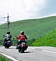 レンタルバイクで夏ツーリング：高原の道